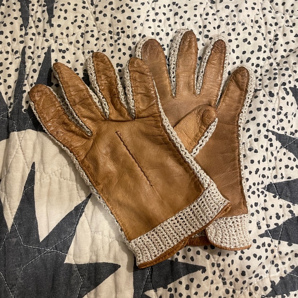 Vintage brown leather and crochet driving gloves